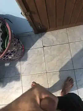 Snapshot of vintin21cm chatting on 10-20-25, 01:18 vintin21cm online show from 10-20-25, 01:18