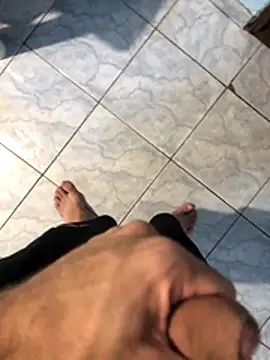 Snapshot of vintin21cm chatting on 10-18-25, 04:36 vintin21cm online show from 10-18-25, 04:36