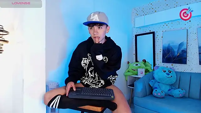 Niico Cruz online show from 02-28-25, 04:54