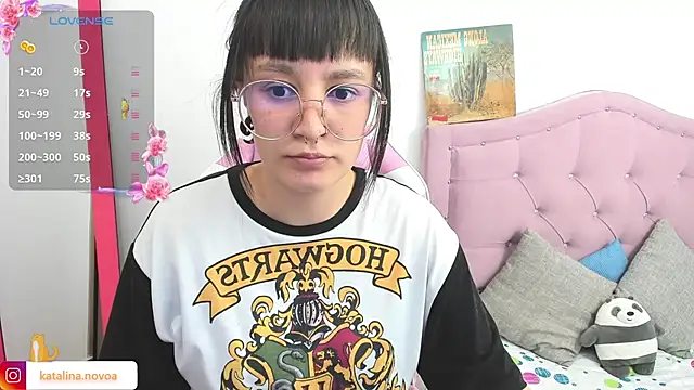 Katalina novoa online show from 03-17-25, 01:57