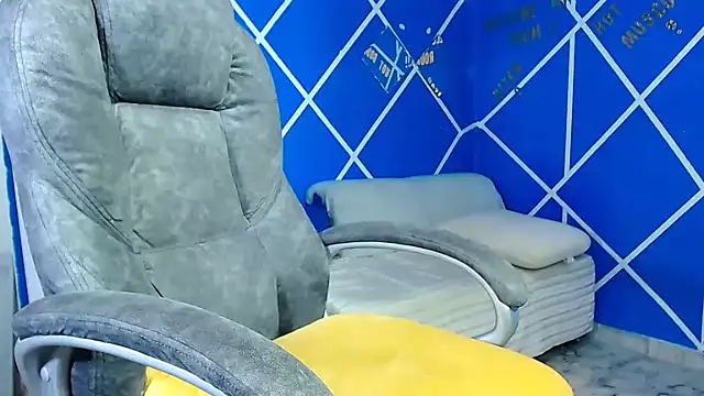 Snapshot of alexander_megan chatting on 02-18-25, 04:04 alexander megan online show from 02-18-25, 04:04