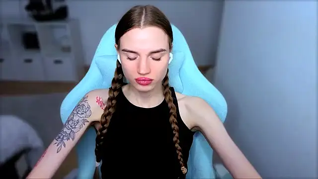 StellaLawless online show from 10-03-25, 08:32