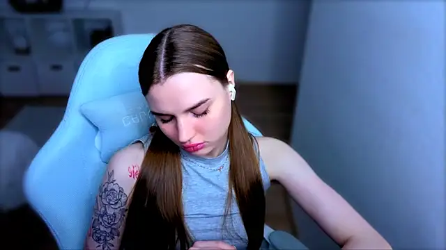 StellaLawless online show from 11-17-25, 02:59