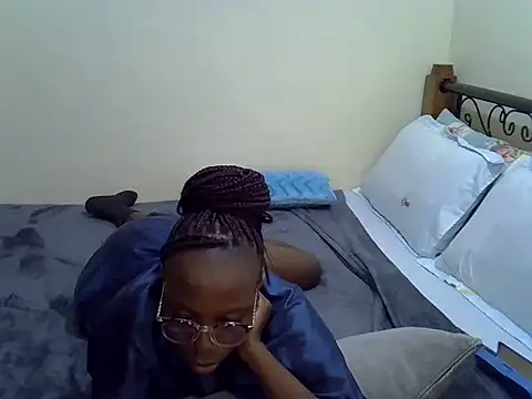 Sweet Bear online show from 10-12-25, 05:58