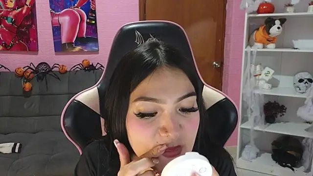 keity moon online show from 10-28-25, 09:36