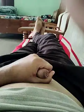 Snapshot of BigDickDogx chatting on 10-20-25, 08:04 BigDickDogx online show from 10-20-25, 08:04