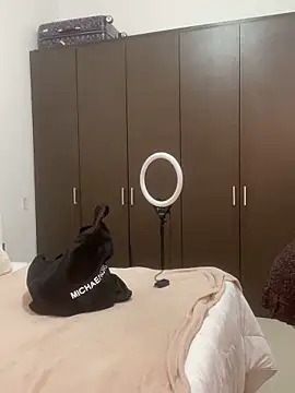 valecruz903 online show from 02-17-25, 08:06