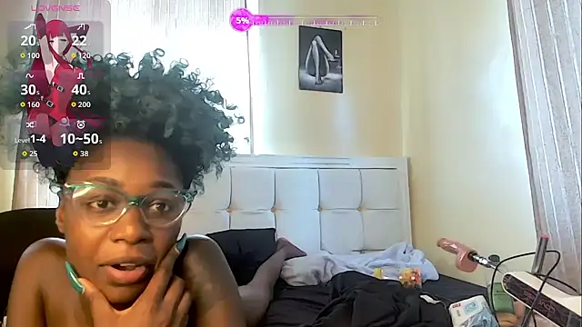 Snapshot of Lunarfreaky chatting on 09-20-25, 04:50 Lunarfreaky online show from 09-20-25, 04:50