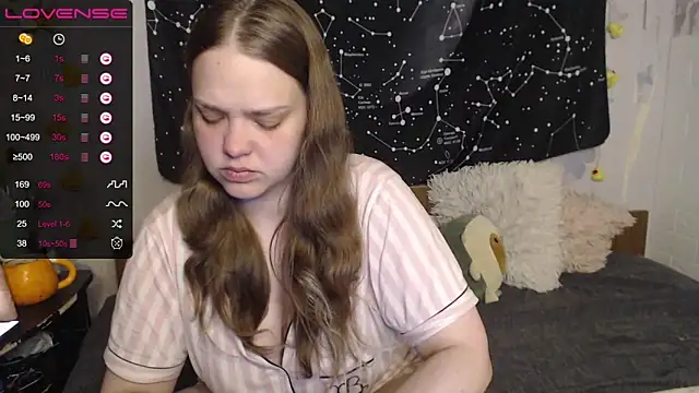Snapshot of darling_tony chatting on 06-15-26, 02:39 darling tony online show from 06-15-26, 02:39