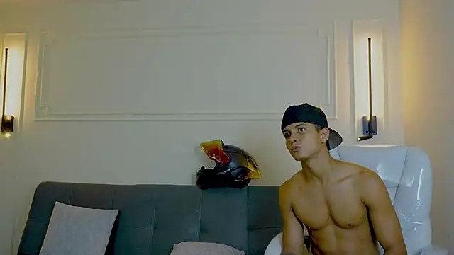 Snapshot of Paradise_boy_s chatting on 01-29-25, 11:04 Paradise boy s online show from 01-29-25, 11:04