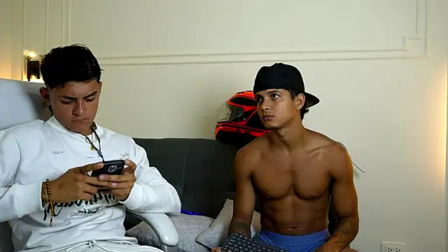 Snapshot of Paradise_boy_s chatting on 02-07-25, 12:42 Paradise boy s online show from 02-07-25, 12:42