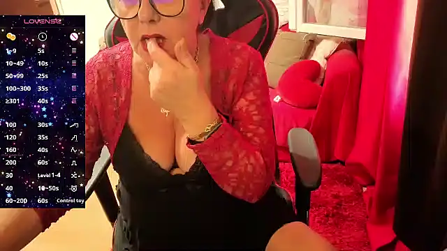 Snapshot of Verosexyfrench chatting on 09-30-25, 09:15 Verosexyfrench online show from 09-30-25, 09:15