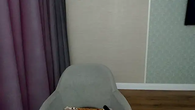 hot-sasha9 online show from 04-08-26, 09:00