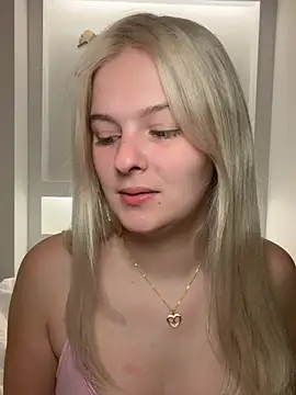 Snapshot of Allylove03 chatting on 04-29-26, 04:16 Allylove03 online show from 04-29-26, 04:16