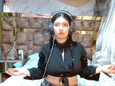 isabela-saenz online show from 12-29-24, 08:58