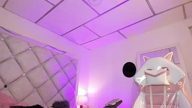 alessiaferry online show from 09-18-25, 04:21