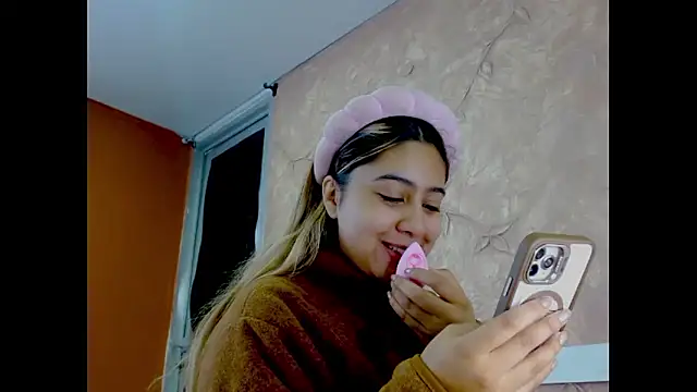 Miabonnett  online show from 01-12-26, 01:40