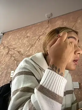 Miabonnett  online show from 11-20-25, 12:17