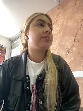 Miabonnett  online show from 10-28-25, 12:15