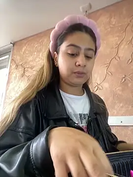 Miabonnett  online show from 10-10-25, 12:06