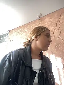 Miabonnett  online show from 11-26-25, 12:16