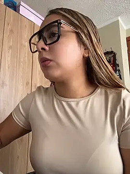 Miabonnett  online show from 06-08-26, 04:40