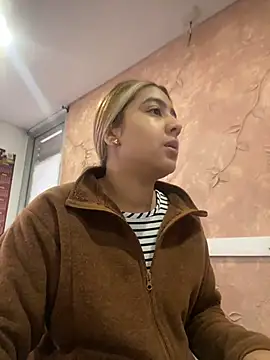 Miabonnett  online show from 11-24-25, 12:16