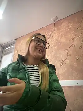 Miabonnett  online show from 12-19-25, 12:18