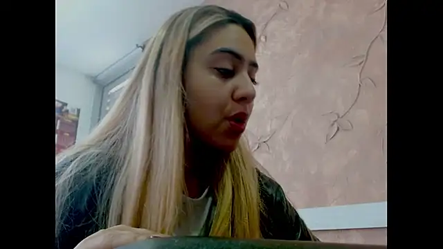 Miabonnett  online show from 12-20-25, 12:30