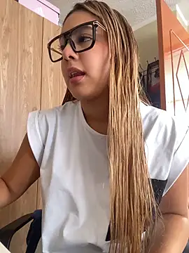Miabonnett  online show from 06-10-26, 03:24