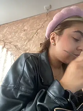 Miabonnett  online show from 10-31-25, 12:13