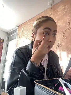 Miabonnett  online show from 11-22-25, 12:15