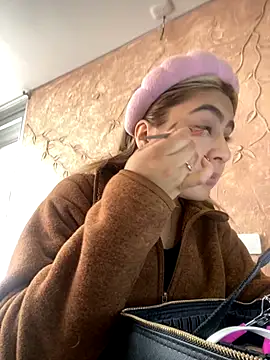 Miabonnett  online show from 10-21-25, 12:15