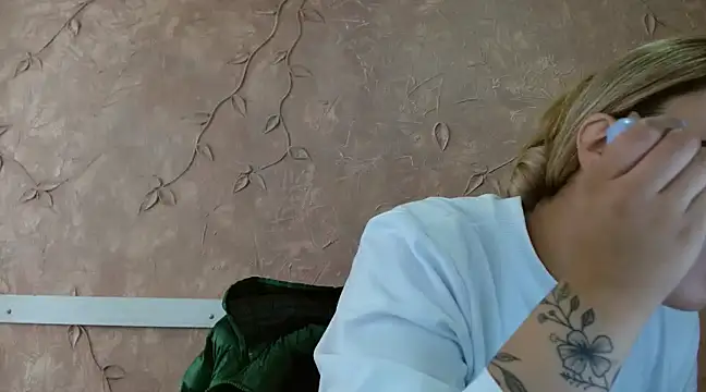 Miabonnett  online show from 03-18-25, 12:06