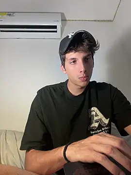 CamiloXx04 online show from 02-04-25, 03:11