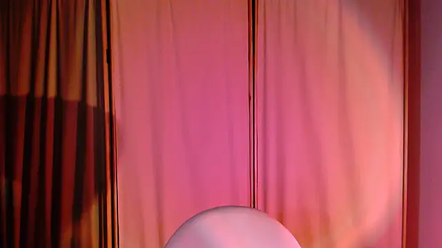 Snapshot of Malinax chatting on 01-18-25, 11:22 Malinax online show from 01-18-25, 11:22