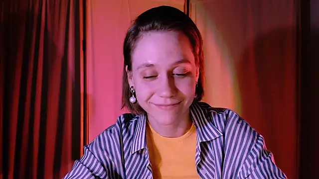 Snapshot of Malinax chatting on 03-19-25, 02:16 Malinax online show from 03-19-25, 02:16