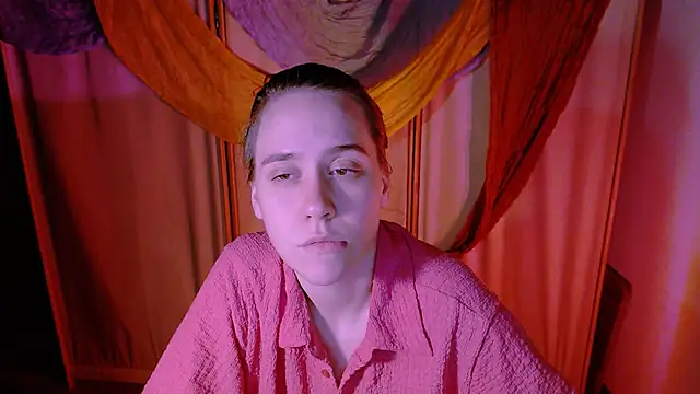 Snapshot of Malinax chatting on 10-16-25, 10:29 Malinax online show from 10-16-25, 10:29