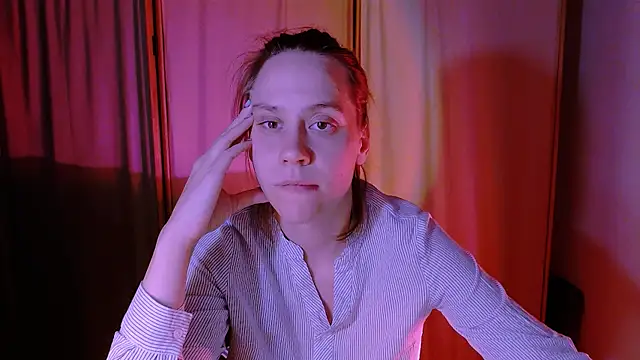 Snapshot of Malinax chatting on 10-13-25, 12:01 Malinax online show from 10-13-25, 12:01
