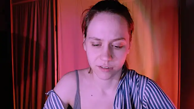 Snapshot of Malinax chatting on 01-19-25, 11:32 Malinax online show from 01-19-25, 11:32