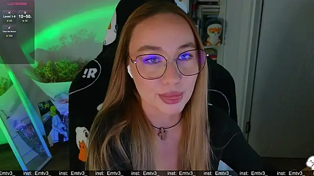 Snapshot of Emili1- chatting on 01-16-26, 01:37 Emili1- online show from 01-16-26, 01:37