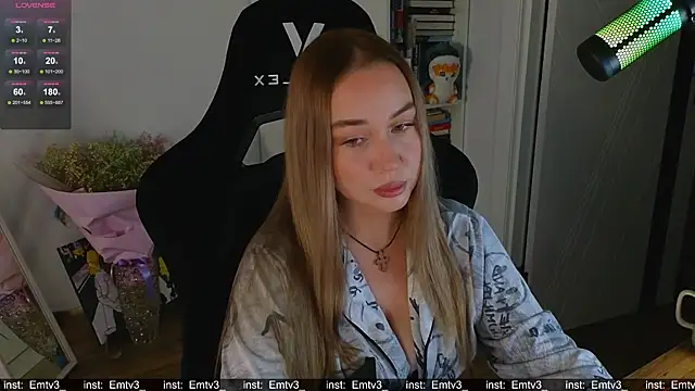 Emili1- online show from 11-28-25, 02:06