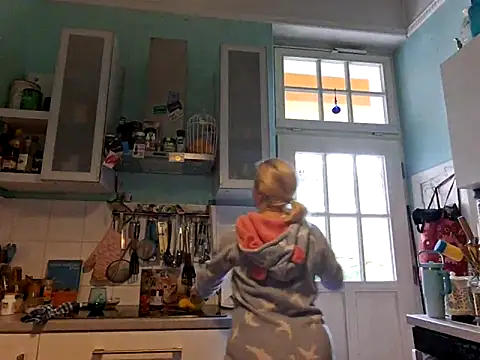 FrauleinSchmitt online show from 10-16-25, 08:11