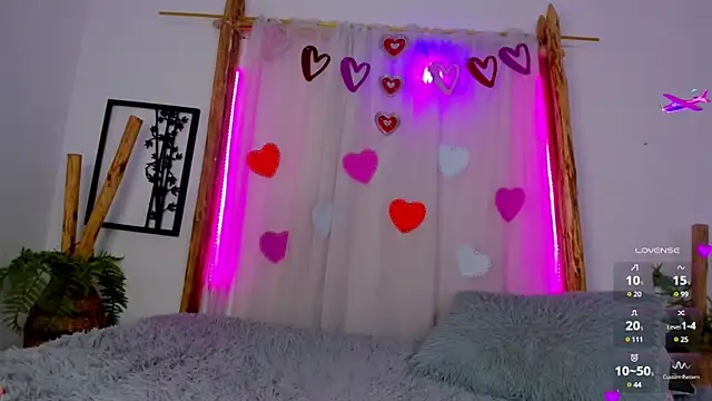 Snapshot of _RedMoon chatting on 02-14-25, 05:36 RedMoon online show from 02-14-25, 05:36