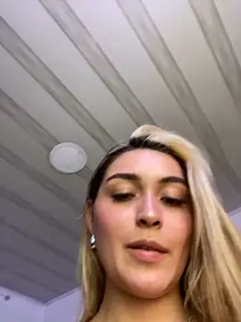 Snapshot of emma_oxford chatting on 02-28-25, 08:39 emma oxford online show from 02-28-25, 08:39