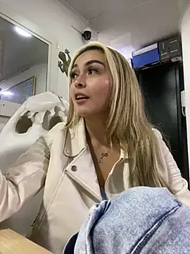 Snapshot of emma_oxford chatting on 02-26-25, 07:45 emma oxford online show from 02-26-25, 07:45