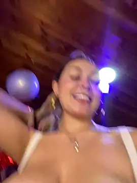 Snapshot of emma_oxford chatting on 02-17-25, 08:49 emma oxford online show from 02-17-25, 08:49