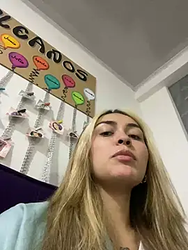 Snapshot of emma_oxford chatting on 02-21-25, 08:16 emma oxford online show from 02-21-25, 08:16