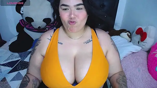 Snapshot of Fernanda_Big_Boobs chatting on 07-23-26, 09:33 Fernanda Big Boobs online show from 07-23-26, 09:33