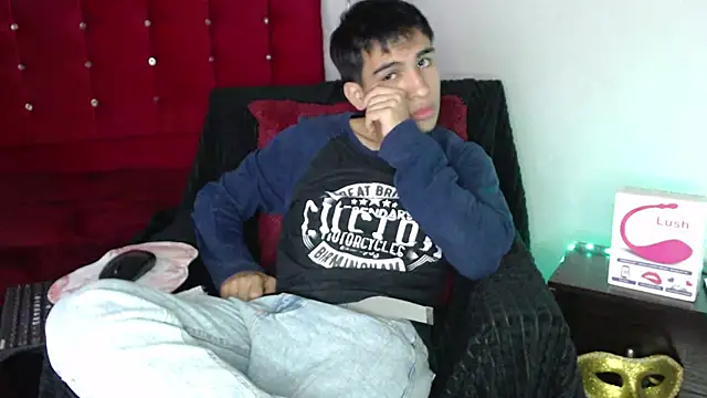 Snapshot of zack_thunder chatting on 10-23-25, 01:10 zack thunder online show from 10-23-25, 01:10